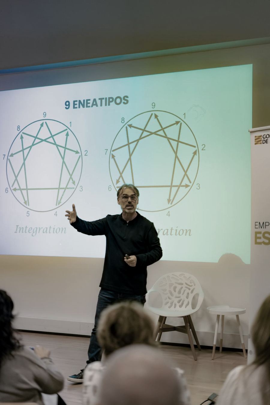 Oriol Cabane explicando los nueve eneatipos del Eneagrama